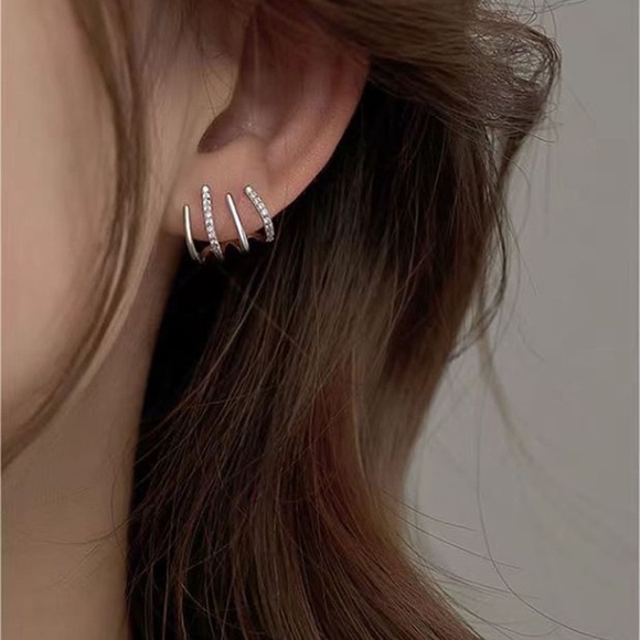 Claw earringsCharms Wrap huggie earrings, Dainty bridesmaid earrings for her - Picture 2 of 9